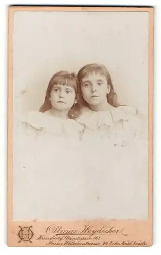 Fotografie Ottmar Heydecker, Hamburg, Portrait zwei bezaubernd schöne Mädchen in weissen Kleidern