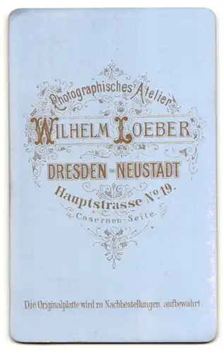 Fotografie Wilhelm Loeber, Dresden, Herr mit Vollbart und Fliege