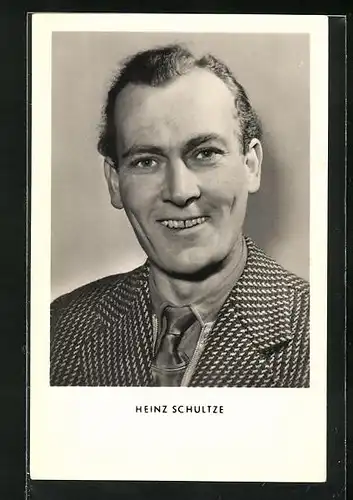 AK Schauspieler Heinz Schultze im grauen Jackett