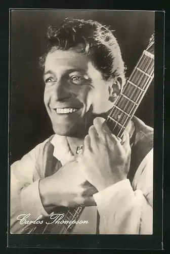 AK Schauspieler Carlos Thompson mit Gitarre
