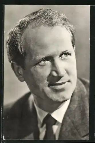 AK Schauspieler Wilhelm Koch-Hooge mit Krawatte im Anzug