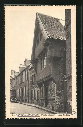 AK Conde-sur-Noireau, Vieille Maison, Grande Rue