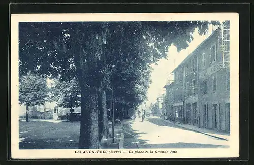 AK Les Avenières, La place et la Grande Rue