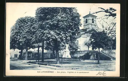 AK Les Avenières, La place, l`église et le monument