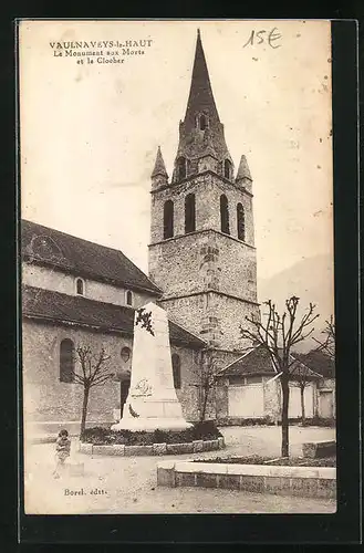 AK Vaulnaveys-le-Haut, Le Monument aux Morts et le Clocher