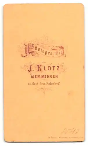 Fotografie J. Klotz, Memmingen, Portrait eleganter Herr mit charmantem Blick im Jackett