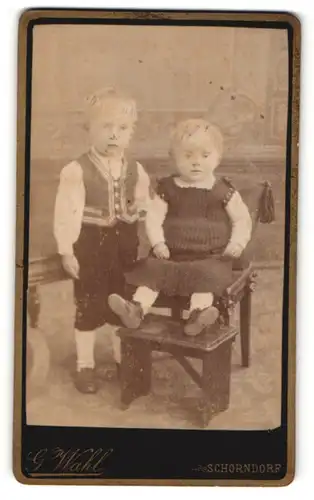 Fotografie G. Wahl, Schorndorf, zwei zuckersüsse blonde Kinder in eleganter Strickkleidung