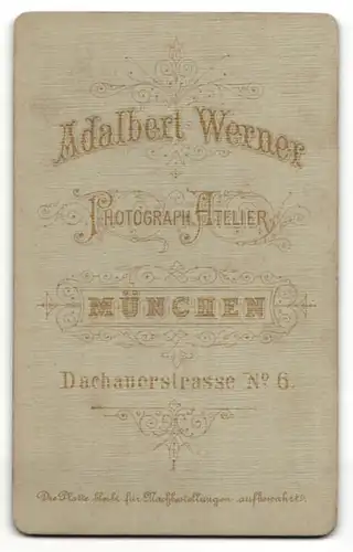 Fotografie Adalbert Werner, München, Baby auf Sessel sitzend