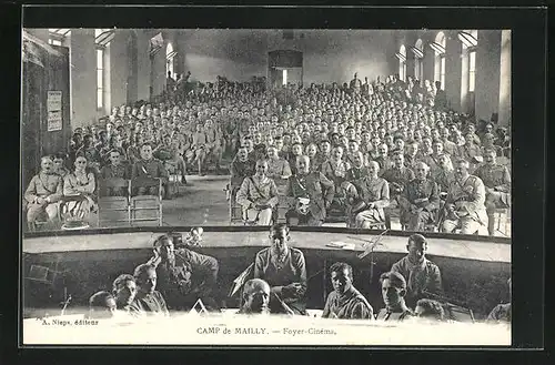 AK Camp de Mailly, Foyer-Cinéma, französische Soldaten im Kino