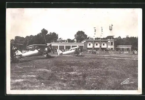 AK Le-Touquet-Paris-Plage, L`Aéroport, Flugzeuge auf dem Flughafen