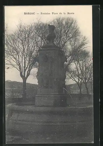 AK Barjac, Fontaine Place de la Mairie