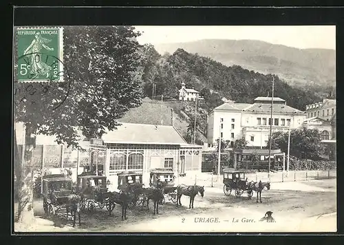 AK Uriage, La Gare, Kutschen vor dem Bahnhof