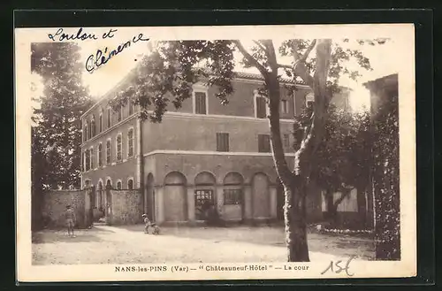 AK Nans-les-Pins, Chateauneuf-Hotel, La cour