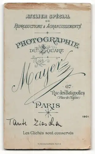 Fotografie Atelier Mayer, Paris, junge Dame mit rundem Gesicht in Kleid mit Rüschen und Spitze