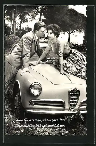 AK Auto Alfa Romeo mit verliebten Paar