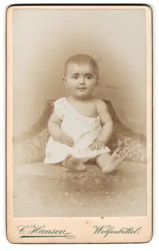 Fotografie C. Hansen, Wolfenbüttel, Portrait Baby mit Pausbacken