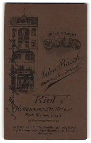 Fotografie Anton Busch, Kiel, , rückseitig Ansicht Kiel, Atelier Holtenauer Str. 111a, vorderseitig Portrait Kleinkind
