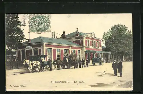 AK Argenteuil, La Gare, Kutschen warten vor dem Bahnhof auf Kundschaft