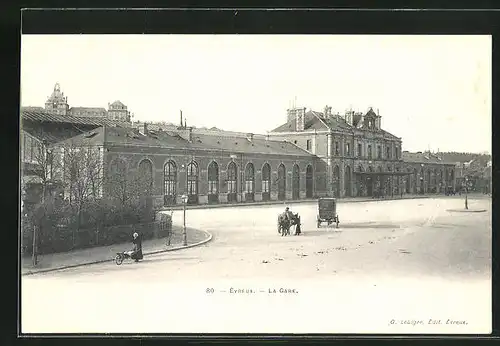 AK Évreux, La Gare, Platz vor dem Bahnhof