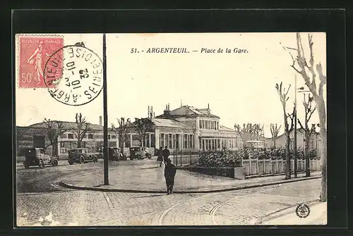 AK Argenteuil, Place de la Gare, parkende Autos vor dem Bahnhofsgebäude
