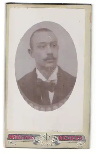 Fotografie Michel de Paris, Beziers - 5, Avenue de Pézénas, Portrait eines Mannes mit Schnurrbart
