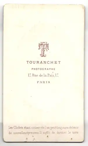 Fotografie Touranchet, Paris, Portrait charmanter Herr mit Bart u. Fliege im Anzug