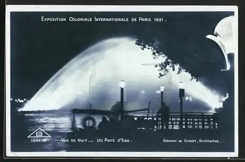 AK Paris, Exposition coloniale internationale 1931, Vue de Nuit, Un Pont d'Eau