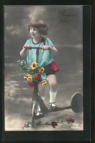 AK Kleines Mädchen auf einem Roller, Glückwunsch zum Geburtstag