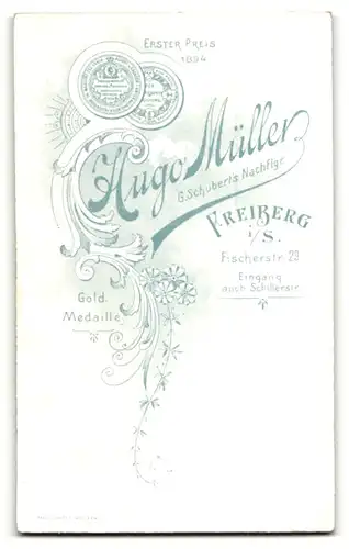 Fotografie Hugo Müller, Freiberg i / Sa., Portrait junge Dame im eleganten Kleid