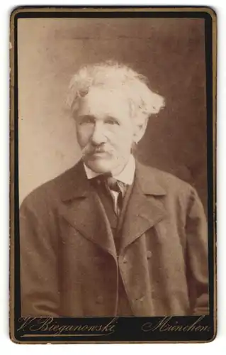 Fotografie W. Bieganowski, München, Portrait eines alten Mannes mit Schnurrbart