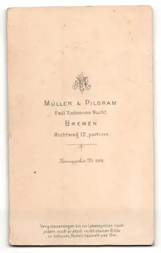Fotografie Müller & Pilgram, Bremen, Portrait junge bürgerliche Dame im eleganten Kleid
