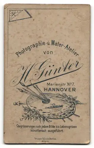 Fotografie H. Günter, Hannover, Portrait junge hübsche Dame im eleganten Kleid