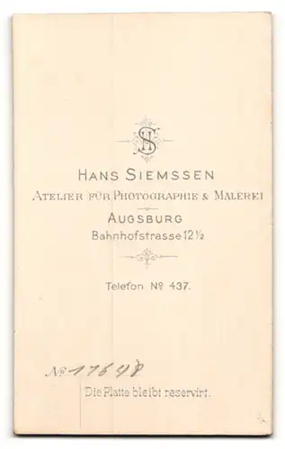 Fotografie Hans Siemssen, Augsburg, Portrait freundliche junge Dame in karierter Bluse