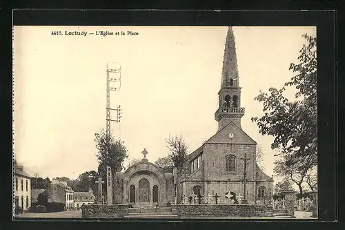 AK Loctudy, L`Eglise et la Place