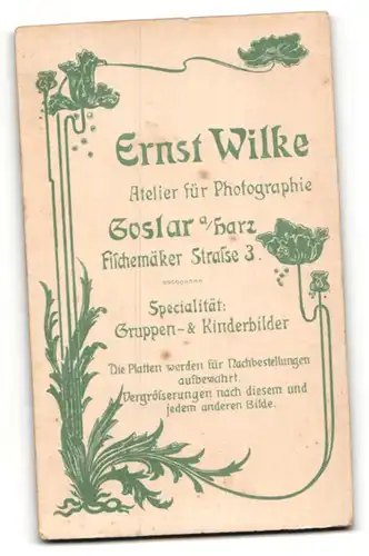 Fotografie Ernst Wilke, Goslar, Blonde Frau mit Brosche am Kleiderkragen