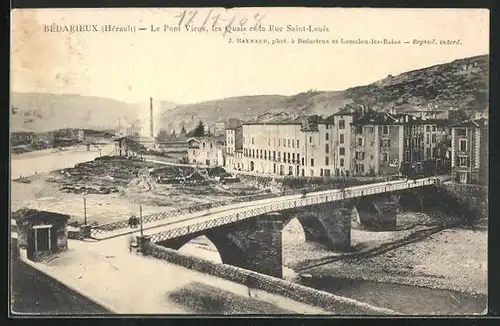 AK Bedarieux, Le Pont Vieux, les Quais et la Rue Saint-Louis