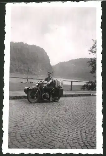 Fotografie Motorrad BMW mit Seitenwagen, Rennfahrer Wilhelm Noll auf Krad