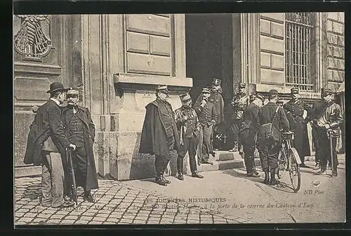 AK Paris, Arbeiter-Unruhen 1. Mai 1906, Le Général Buzaire Hayter à la porte de la Caserne du Chateau d`Eau