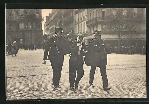 AK Paris, Arbeiter-Unruhen 1. Mai 1906, Polizisten führen einen jungen Aufrührer ab