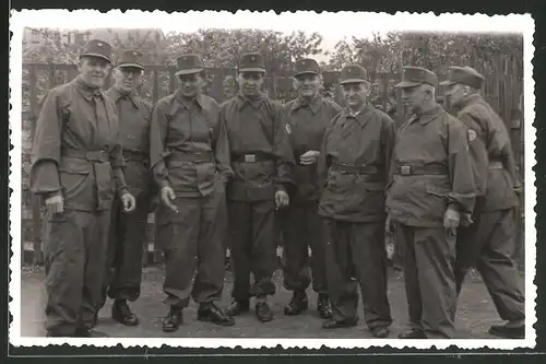 Fotografie DDR, NVA-Kampfgruppe in Uniform