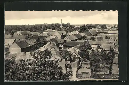 AK Apenburg / Altmark, Ortsansicht mit Häuser und Blick auf Kirche