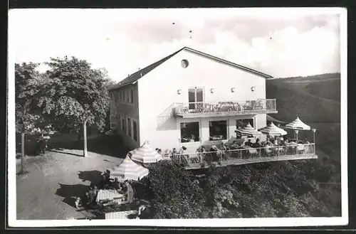 AK Bad Ems, Berghotel Concordiaturm, Blick vom Aussichtsturm auf Hotel mit Terrasse