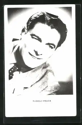 AK Schauspieler Rudolf Prack zur Seite lächelnd