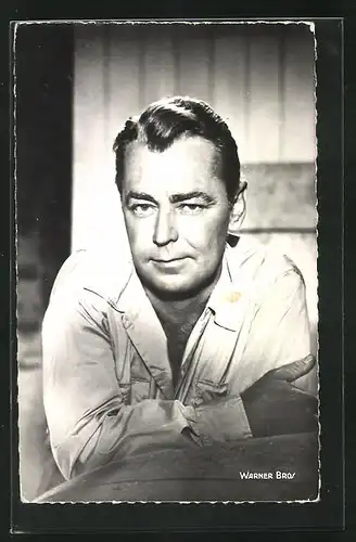 AK Schauspieler Alan Ladd im Hemd