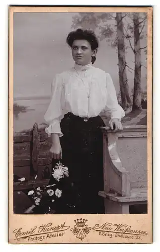 Fotografie Emil Kuhnert, Berlin-Neu-Weissensee, Portrait junge bürgerliche Dame