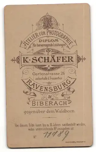 Fotografie R. Schäfer, Ravensburg, Dame mit Schmuck im schwarzen Kleid