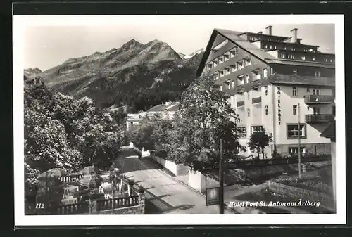 AK St. Anton am Arlberg, Hotel Post mit Bergen