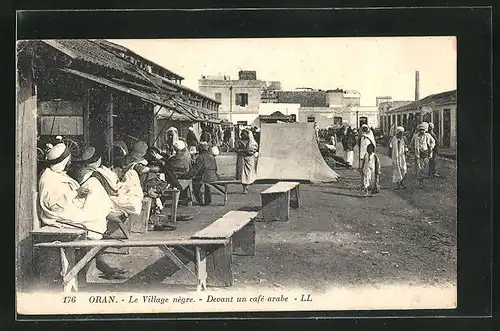 AK Oran, Le Village negra, Devant un cafe arabe