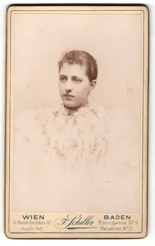 Fotografie F. Schiller, Wien & Baden, Portrait junge Frau mit zusammengebundenem Haar