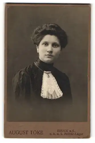 Fotografie August Töke, Bruck a/L, Portrait bürgerliche junge Dame